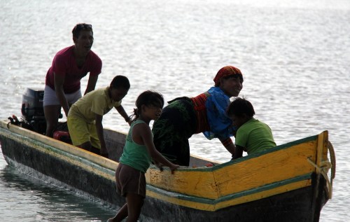 Off they go, looking for tourist to sell their wares to...