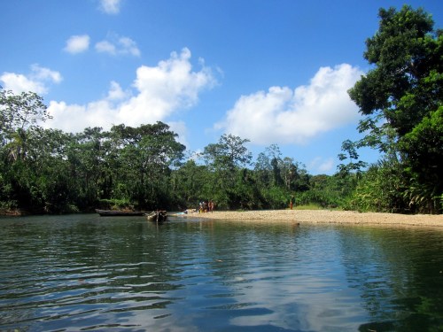 Kuna family doing spending the day on the river